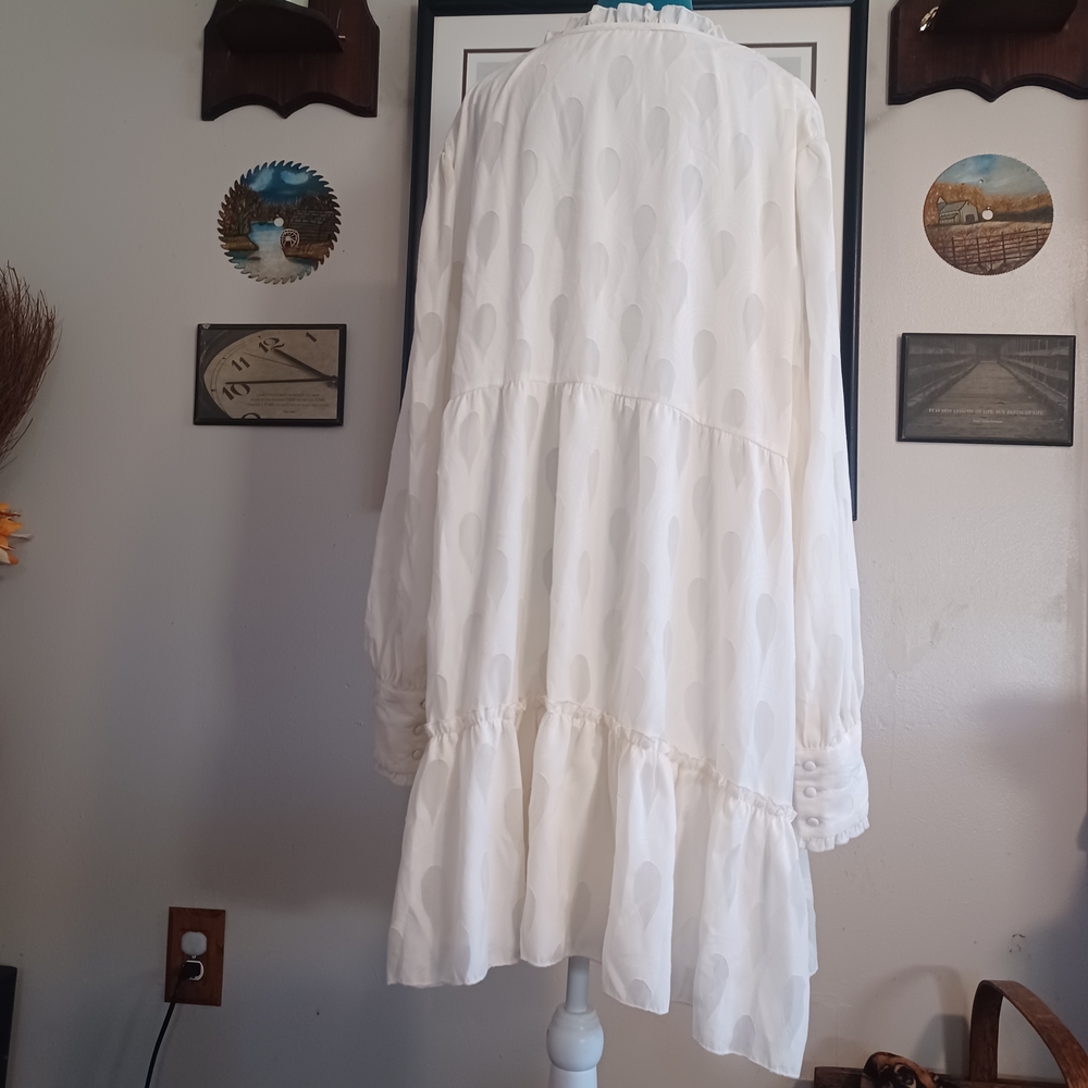 Ophelia Roe Cream Textured Ruffle Dress - Size 3X - Picture 7 of 7